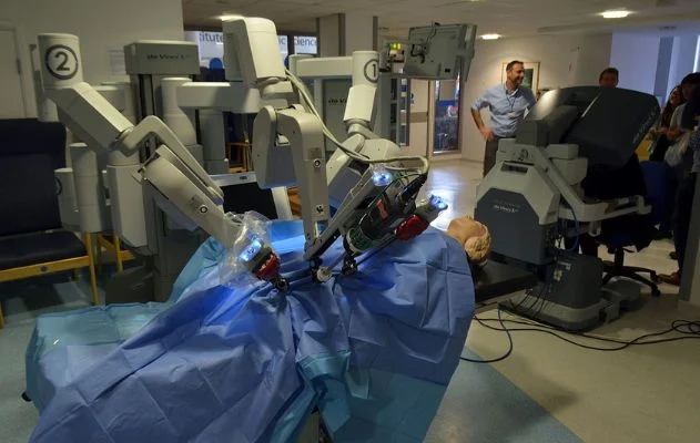 la inteligencia artificial en la medicina ayuda a la creación de Robots quirúrgico